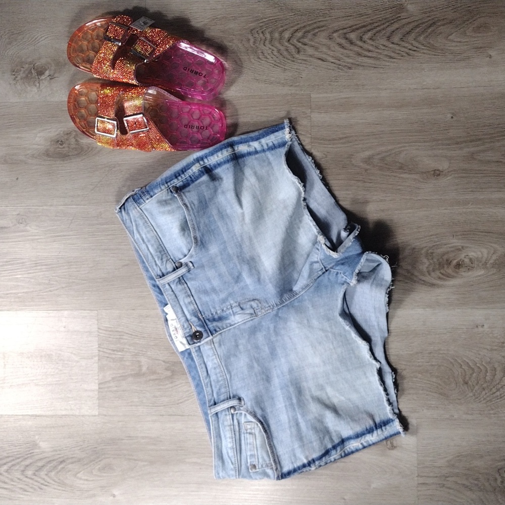 Torrid Blue Side Detail Frayed Hem Jean Shorts EUC